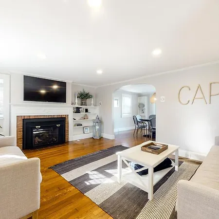 Cape Harbor Cottage